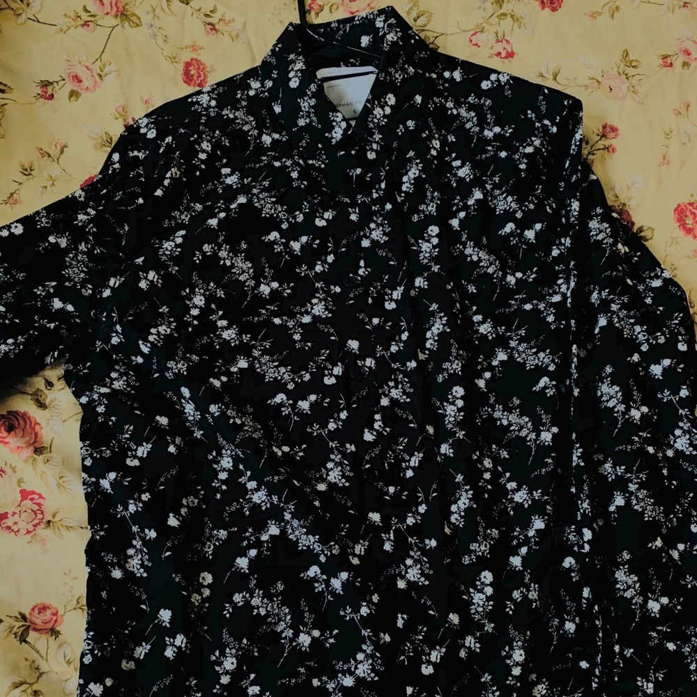 TOPMAN Black and White Floral Pattern Button Down